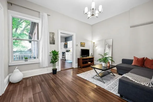 Additional image 26 of 130 MARKET St