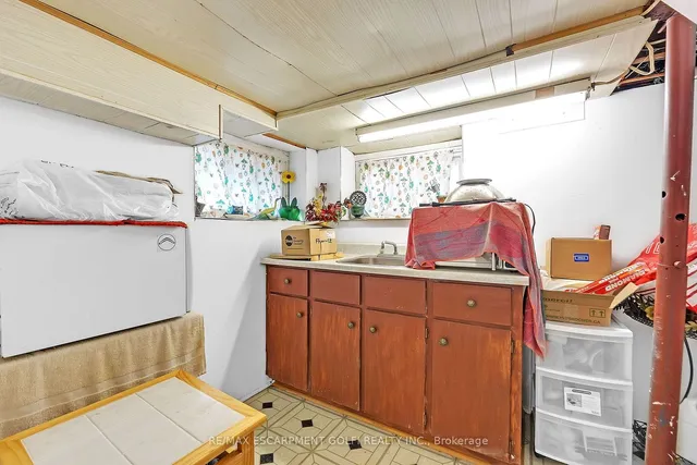 Additional image 22 of 560 Aberdeen Ave