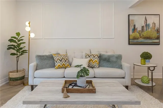 Additional image 14 of 564 ABERDEEN Ave