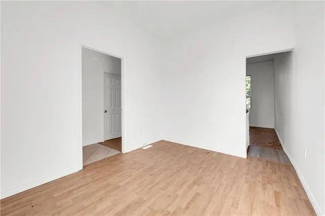 Additional image 15 of 103 EMERALD St