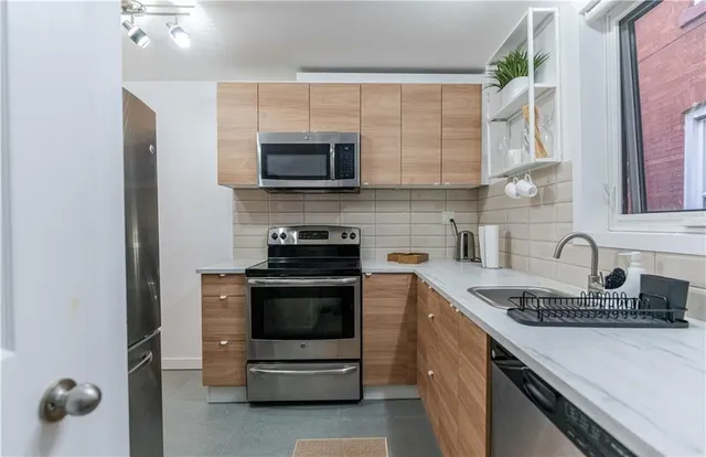 Additional image 19 of 329 MAIN St