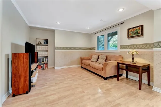 Additional image 36 of 210 BLUEBELL Cres