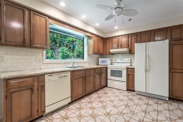 Additional image 32 of 38 ROBINHOOD Dr