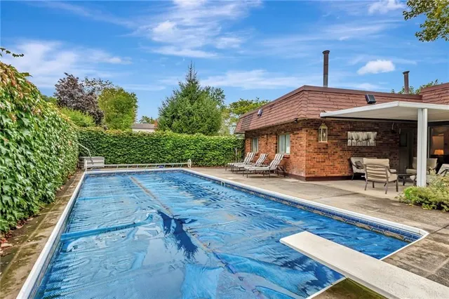 Additional image 36 of 65 MAPLE Dr