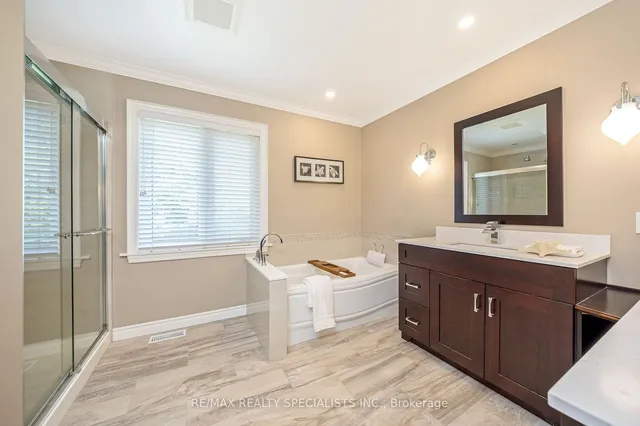 Additional image 23 of 6 Vanstraalen St