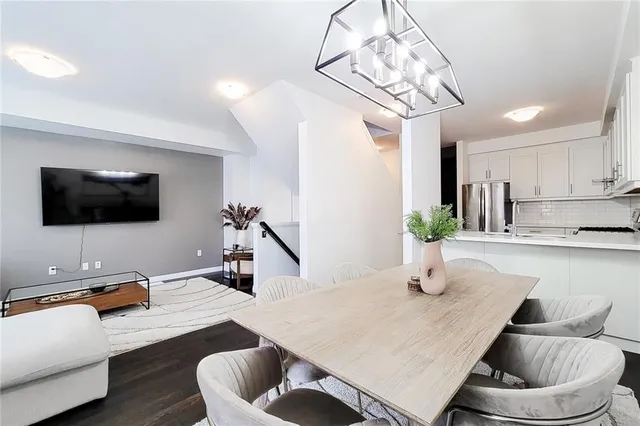 Additional image 16 of 8 SHOWERS Lane