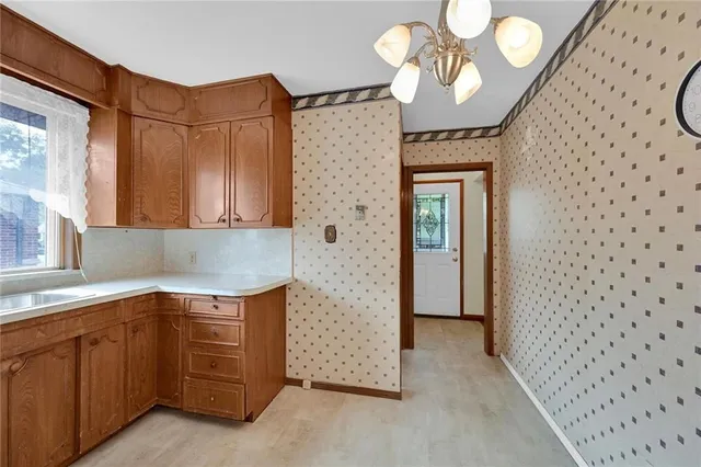 Additional image 10 of 63 FERNWOOD Cres