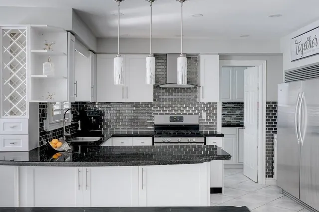 Additional image 17 of 35 LIDO Dr