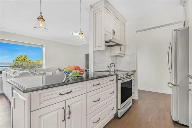 Additional image 6 of 350 CONCESSION St Unit 303