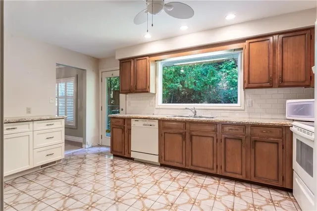 Additional image 31 of 38 ROBINHOOD Dr