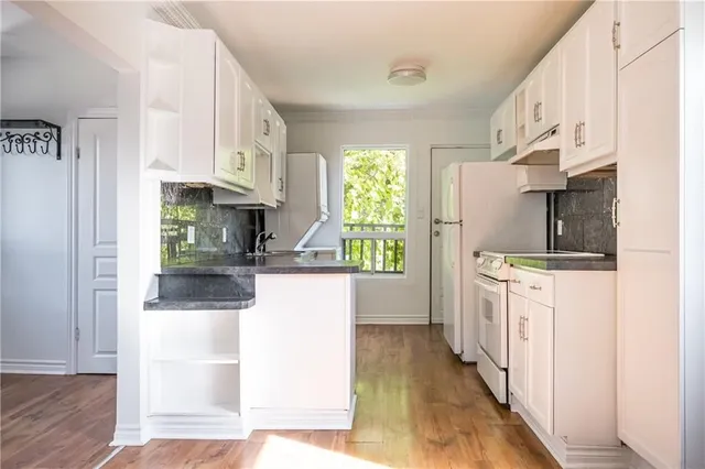 Additional image 30 of 235 YOUNG St