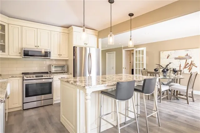 Additional image 9 of 5 ELLEN St