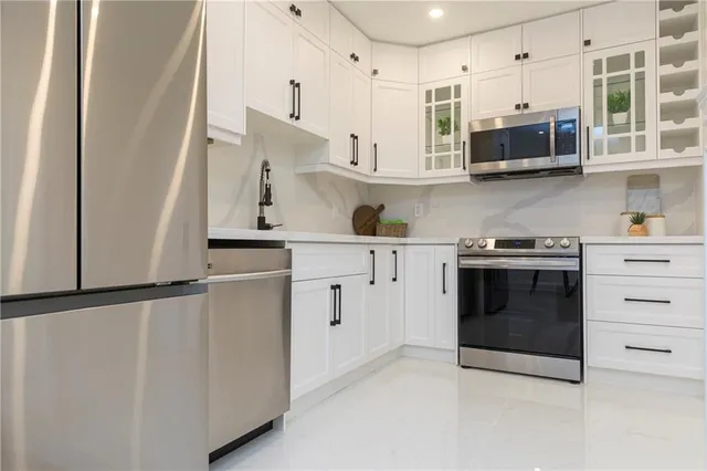 Additional image 21 of 564 ABERDEEN Ave