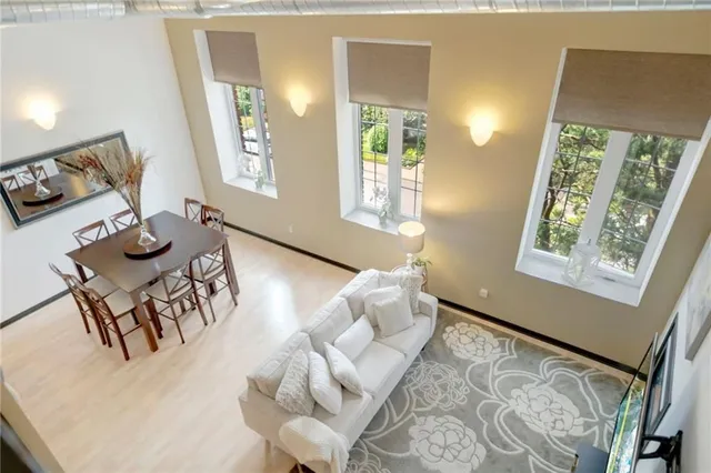 Additional image 27 of 73 GARFIELD Ave Unit 2A