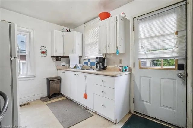 Additional image 22 of 142 Emerson St