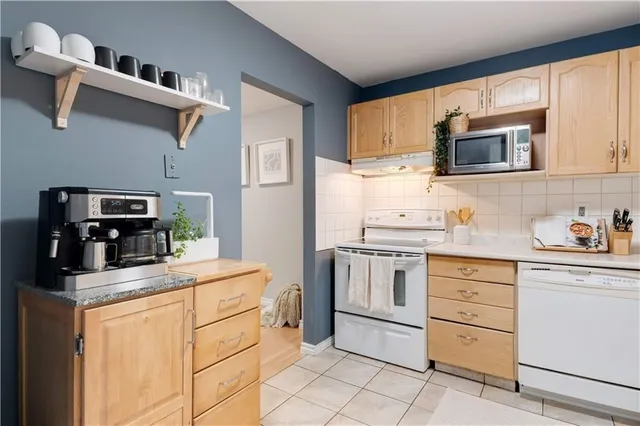 Additional image 7 of 386 HIGHLAND Rd Unit 31