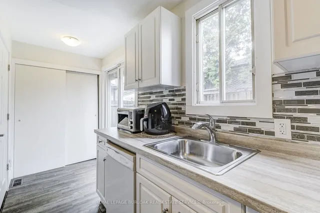 Additional image 16 of 185 Simcoe St