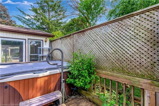 Additional image 39 of 126 Maple Cres