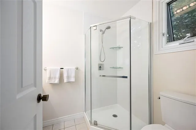 Additional image 19 of 38 LAKEGATE Dr