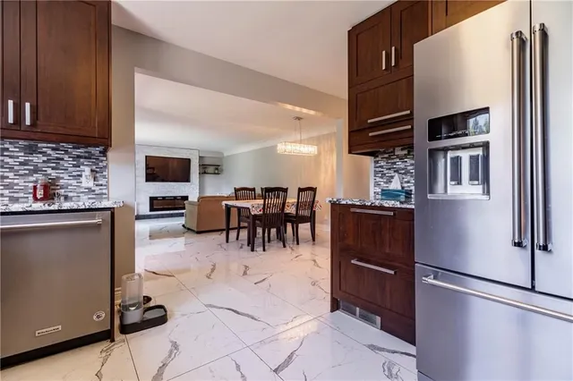 Additional image 15 of 317 GLENHOLME Ave