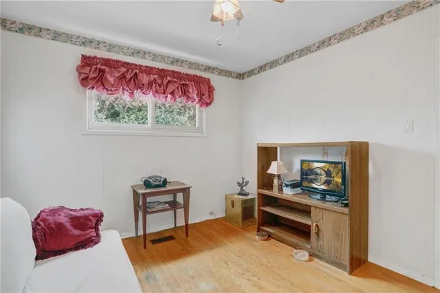 Additional image 19 of 38 DUBARRY Blvd