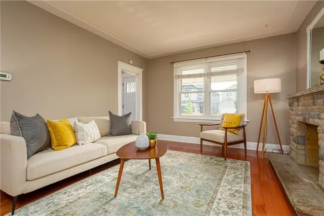 Additional image 9 of 209 WEIR St