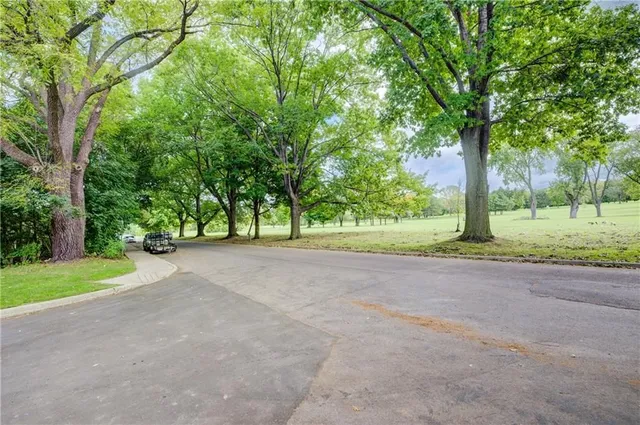 Additional image 43 of 120 BEDDOE Dr Unit 21