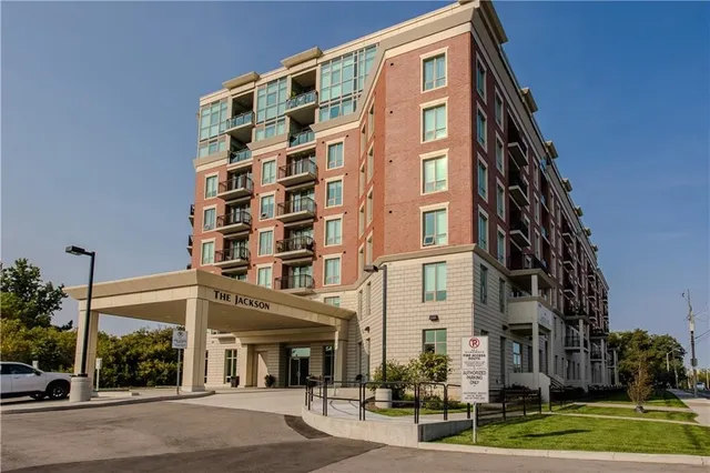 Additional image 4 of 2750 KING St Unit 710