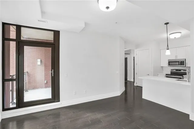 Additional image 21 of 112 King St Unit 1111