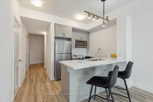 Additional image 7 of 450 Dundas St Unit 1001