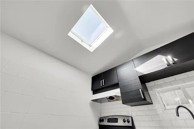 Additional image 14 of 103 EMERALD St