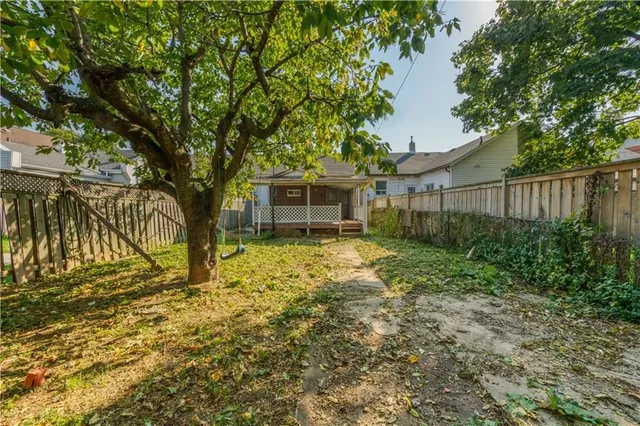 Additional image 30 of 103 EMERALD St