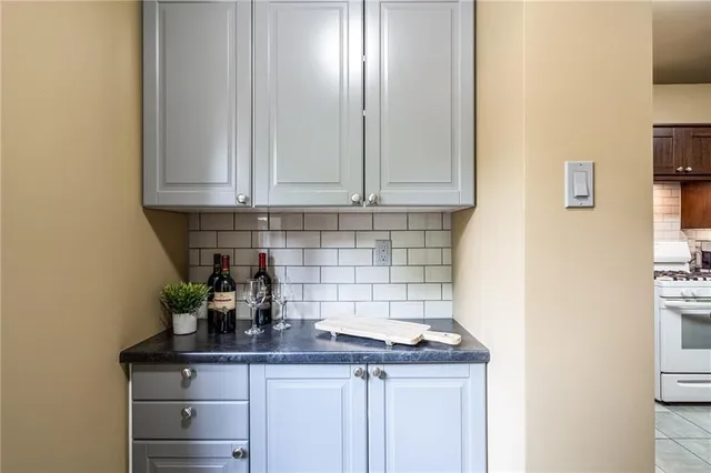 Additional image 19 of 90 BLAKE St