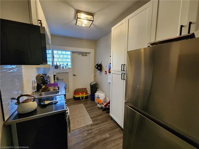 Additional image 39 of 41 Albert St Unit 101