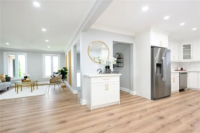 Additional image 17 of 12 SOLOMON Cres