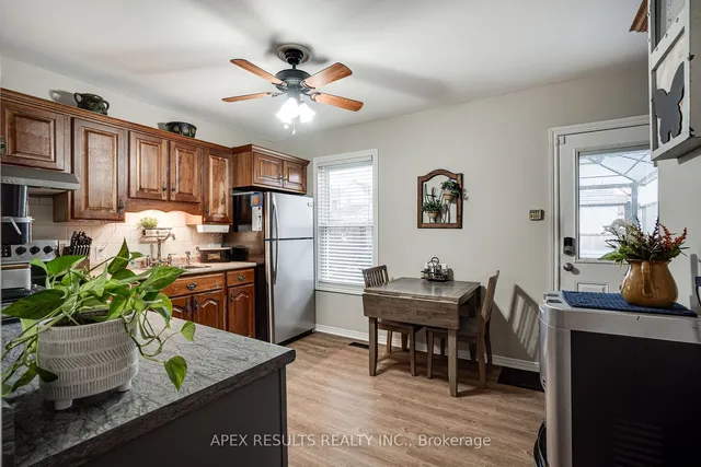 Additional image 7 of 52 Mayflower Ave