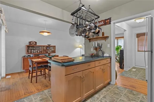 Additional image 7 of 54 BEACON Ave