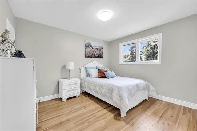 Additional image 20 of 66 HOWE Ave