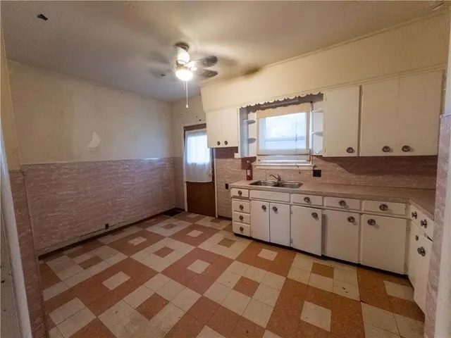 Additional image 8 of 41 MUNROE St