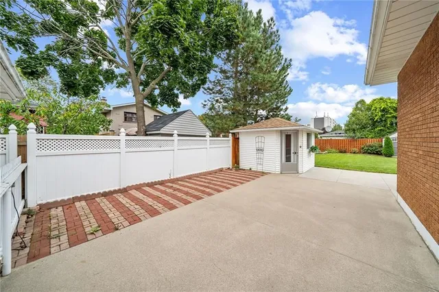 Additional image 14 of 16 LAWRENCE Ave