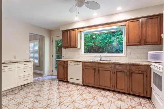 Additional image 15 of 38 ROBINHOOD Dr