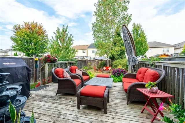 Additional image 30 of 67 GOLDEN IRIS Cres