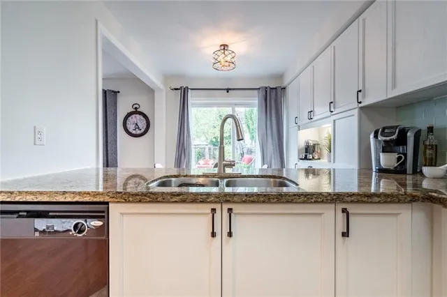 Additional image 10 of 67 GOLDEN IRIS Cres