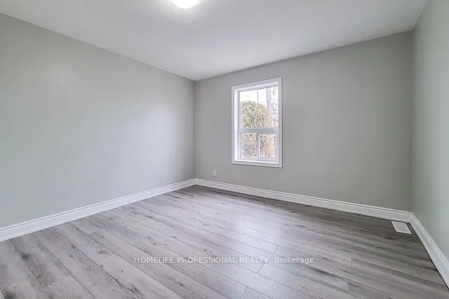 Additional image 34 of 300 Balmoral Ave