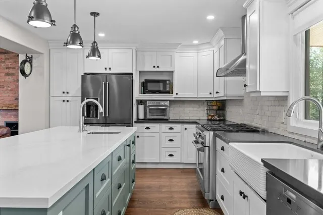 Additional image 18 of 851 WESTOVER Rd