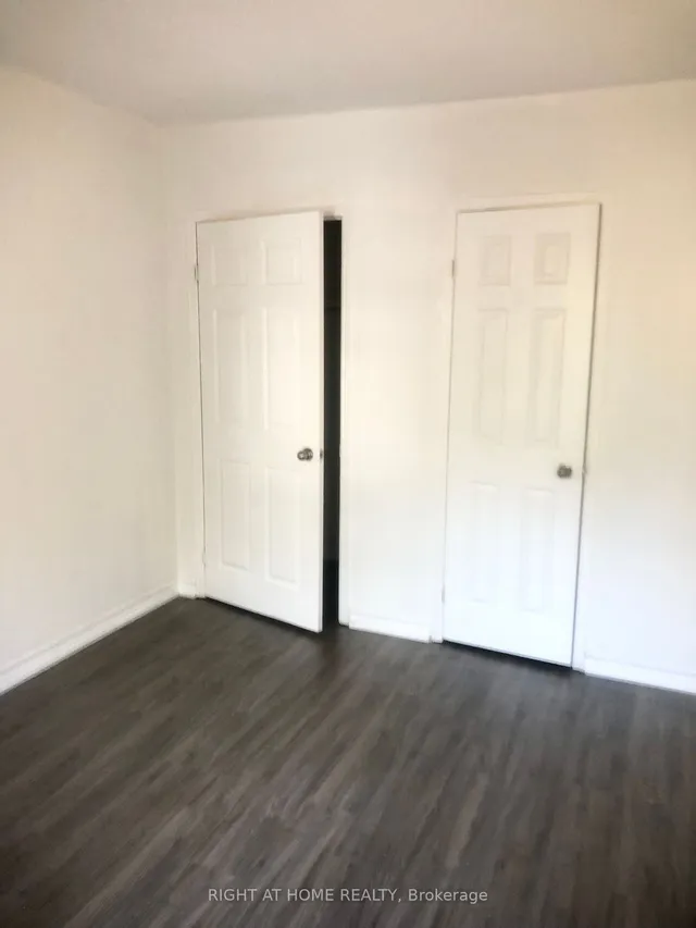 Additional image 28 of 24 Spadina Ave