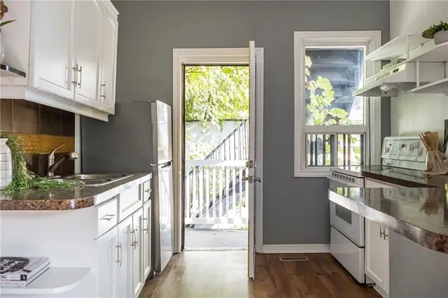 Additional image 19 of 235 YOUNG St