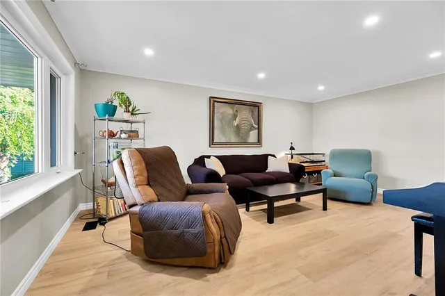 Additional image 7 of 8 LAMPTON Pl