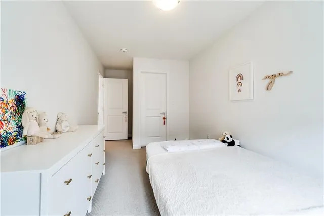 Additional image 38 of 32 GREENWICH Ave