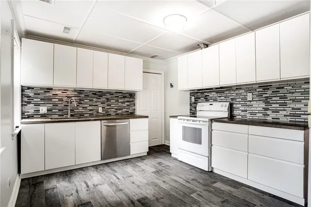 Additional image 31 of 170 LAKE Ave